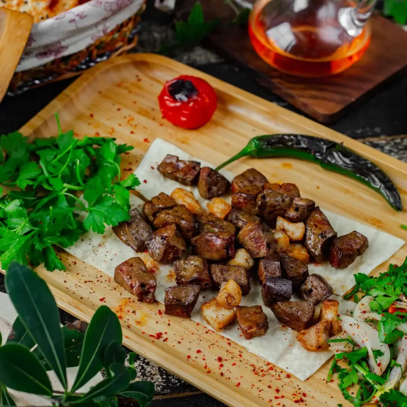 Cubes d’agneau grillés