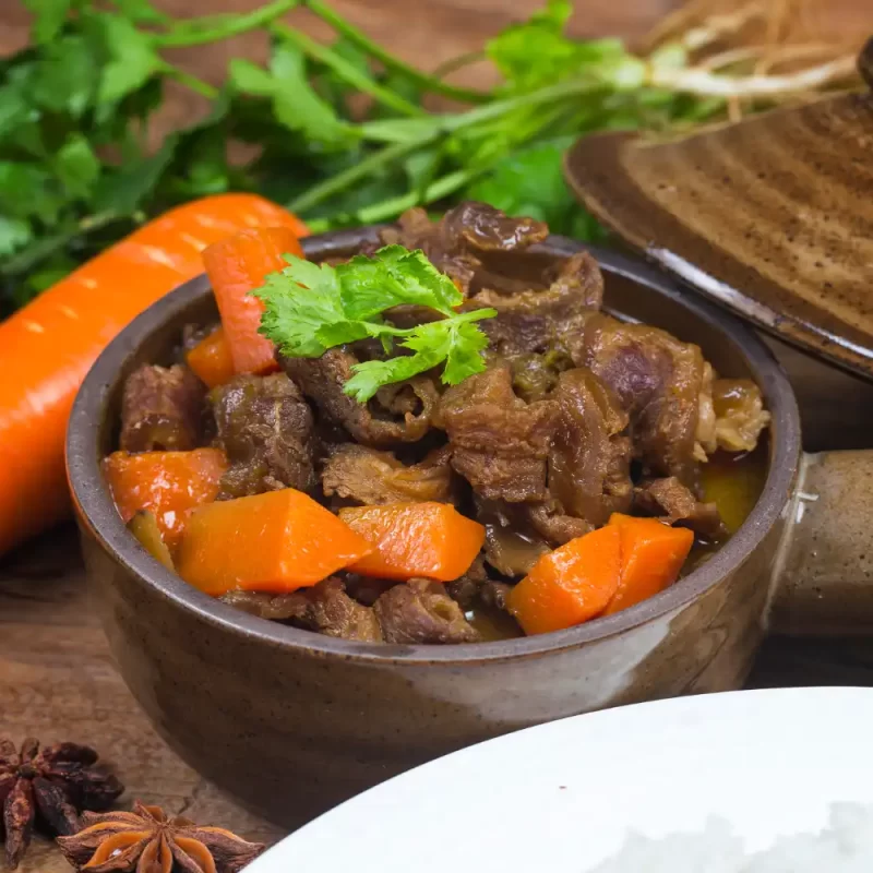 Tripes de bœuf préparé avec de l’ail, gingembre et curry