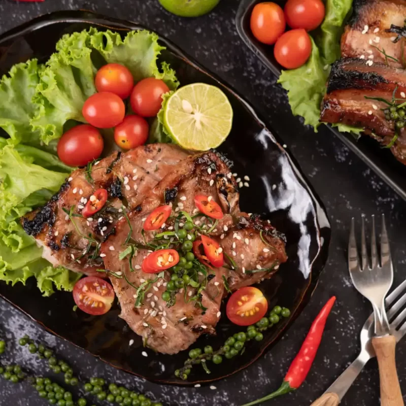 Viande de bœuf maigre avec différentes sauces (gingembre, ail, pepperoni) (2)